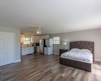 Studio Cottage on Gorgeous property - Loxahatchee - Bedroom