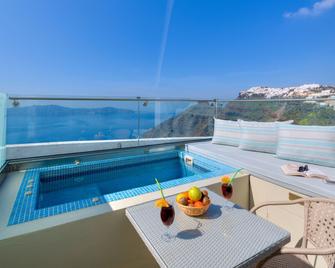 فندق إلينون تيا البوتيكي - فيروستيفاني - حوض السباحة