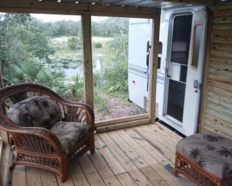 ATV Paradise - Serenity awaits, 1bdr/1bath camper rental - Lake Placid - Balkón