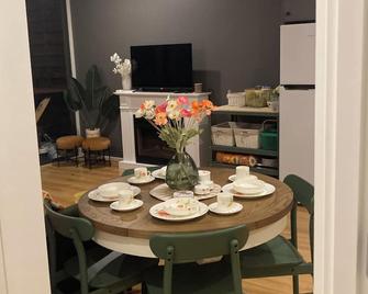 Fingal 1br Sleeps 5 Apartment 28, Golf ,beach, Hot Springs - Fingal - Dining room