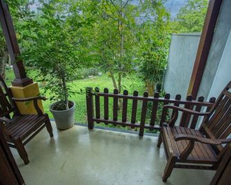 Sleeperwood Villa - Unawatuna - Balcón