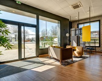 B&B HOTEL Bois D'Arcy Saint-Quentin-en-Yvelines - Bois-d’Arcy - Lobby