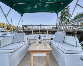 Historic Charming Boat in Downtown Harbor - Gig Harbor - Balkon