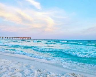 Adorable 1 bedroom Cottage just steps to the Gulf! Sleeps 4 - Navarre Beach - Beach