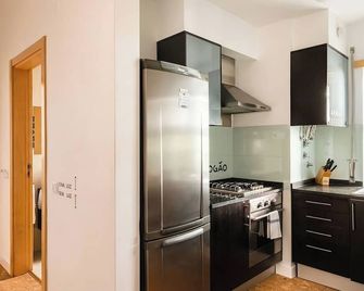 The Lisbonaire Apartments - Lisbon - Kitchen