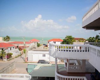 Las Palmas Hotel - Corozal