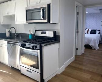 Steps To The Beach, Main Street and Pacific City - 2BR - Huntington Beach - Kitchen