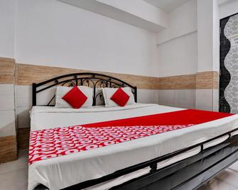 Hotel O Goodwill Lodging - Mumbai - Bedroom