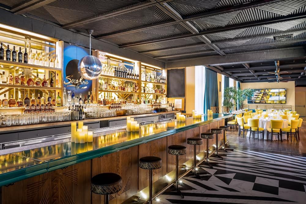 Bar view of Pod Times Square