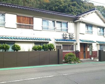 Albany inn Shirahama - Shirahama - Bâtiment