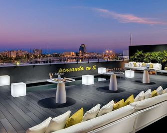 أتش 10 بورت فيل 4 سوب - برشلونة - مبنى