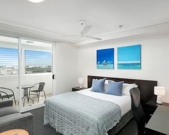'Seaside Azul' A Central Studio with Rooftop Pool - Cairns - Bedroom