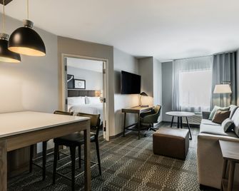 Staybridge Suites Dawson Creek By IHG - Dawson Creek - Obývací pokoj