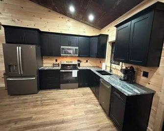 New Cozy Country barndominium located in Leitchfield, KY. - Leitchfield - Kitchen