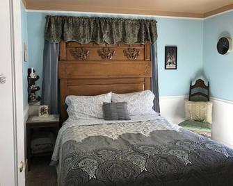 Historic Windsor Hotel - Silver Plume - Bedroom