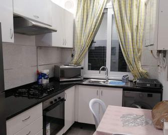 Joli appartement coquet - Sousse - Keuken