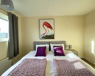 Stunning 3 bedrooms house with Garden and Free Parking - Barnsley - Bedroom