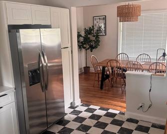 Cozy 3-bedroom house with WiFi in Cleveland Heights - Cleveland Heights - Dining room