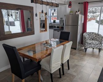 Chalet Au Quai des 3 Lacs. Waterfront with SPA at Val des Sources. - Asbestos - Dining room