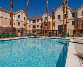 Staybridge Suites Palmdale By IHG - Palmdale - Pool