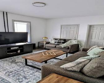 Great Value in 253 Park Place - Schenectady - Living room