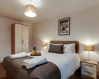 Base Serviced Apartments - Cumberland Apartments - Liverpool - Bedroom