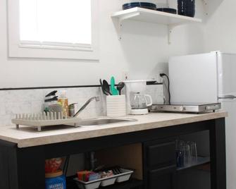 Cozy studio in enchanting San Jacinto with AC in secured and gated premises - San Jacinto - Kitchen