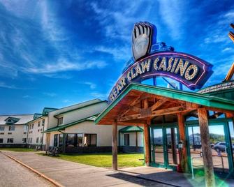 Bear Claw Casino & Hotel - Carlyle - Building