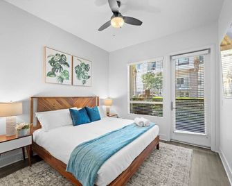 King Bed, Pool, Hot Tub, Arcade Room, Gym, Parking - סן דייגו - חדר שינה