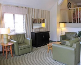 Studio 6 Suites Greenville Sc Haywood Mall - Greenville - Sala de estar
