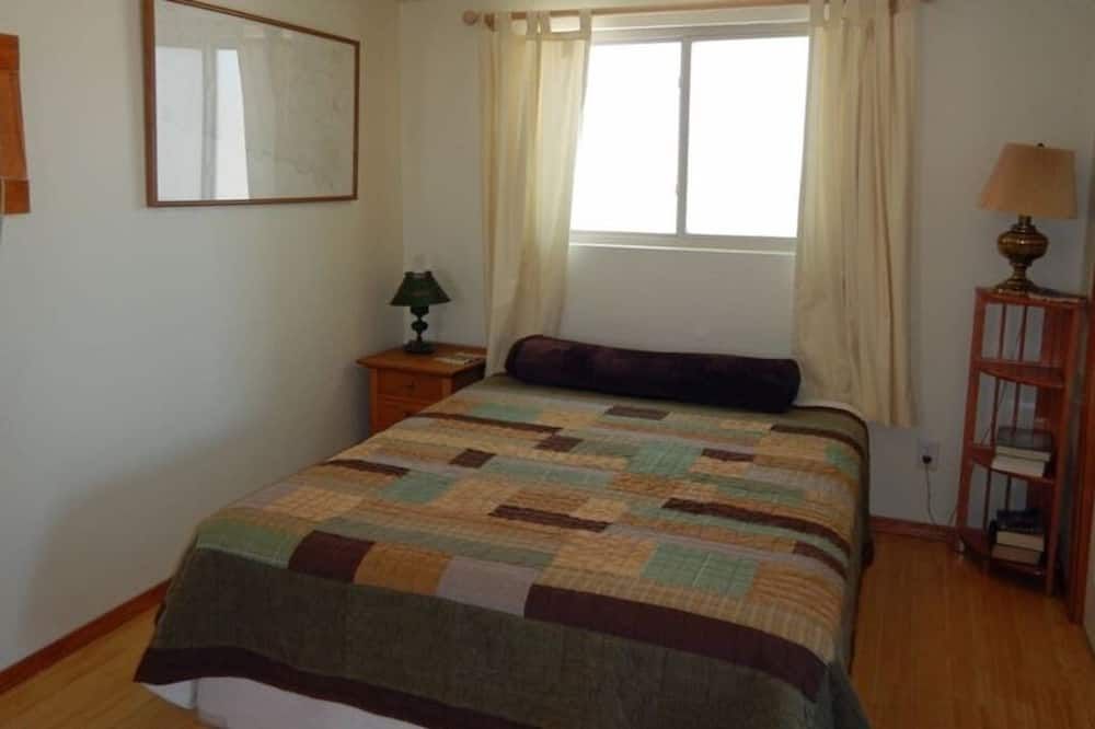 Bedroom view of Lornas Ghost Town Cabin: Make The Most Of Your Vacation Time. Convenient Cabin In The Ghost Town