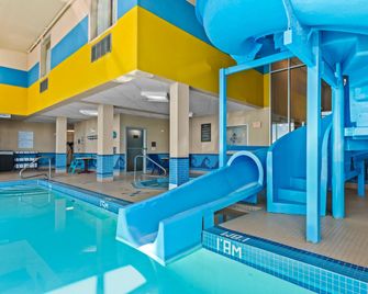 Comfort Inn & Suites Calgary Airport - South - Κάλγκαρι - Πισίνα