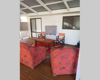 Leeward 'tranquil beachfront' - Kingscote - Essbereich