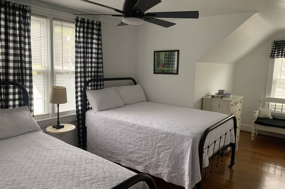 Cozy Country Home - Covington - Bedroom