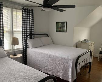 Cozy Country Home - Covington - Bedroom