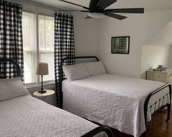 Cozy Country Home - Covington - Bedroom