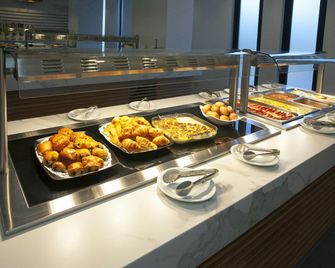 Pefkos Hotel - לימסול - בופה