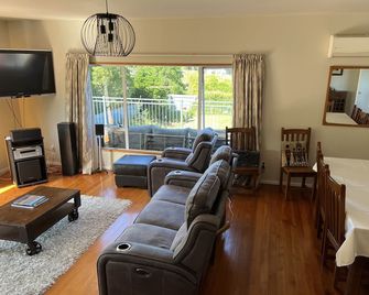 Coastal Lodge Kekerengu - Clarence - Salon