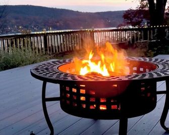 Romantic Lakeview Escape w/ Fire Pit - Greenwood Lake - Balcony