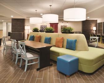 Home2 Suites by Hilton Iowa City Coralville - Coralville - Resepsjon
