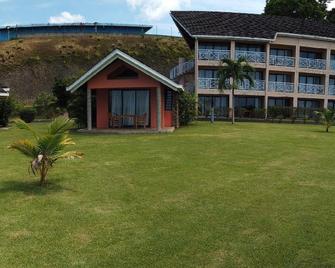 Tiki Hotel Hospitality School of Tahiti - Punaauia - Building