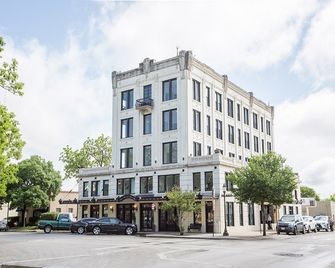 Park Plaza Hotel Seguin - Seguin - Budova