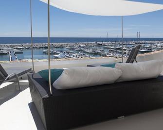 First Line Duplex Puerto Banus Sleeps 8 People - Marbella - Parveke