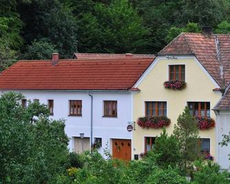 Weingut Piewald - Spitz - Building
