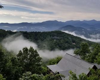 Log cabin, Amazing long range views. Discounted winter rates. - Black Mountain - Вигляд зовні