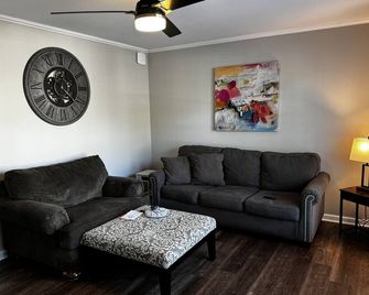 3-bedroom vacation home near Cape Fear River - Lillington - Living room