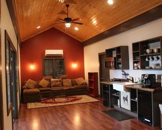 Wtr Stables Barn Loft @wtrstablesloft - Roanoke - Living room