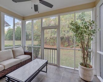 Westland Ridge Manor 3br 2.5ba - Fayetteville - Living room