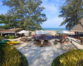Lanta Castaway Beach Resort - Ko Lanta - Patio
