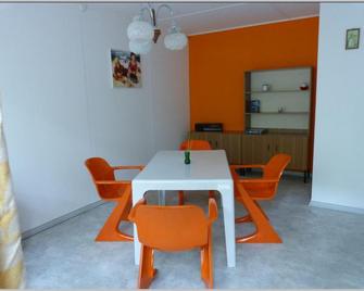 DDR Bungalow direkt am Strand auf Rügen - Dranske - Essbereich